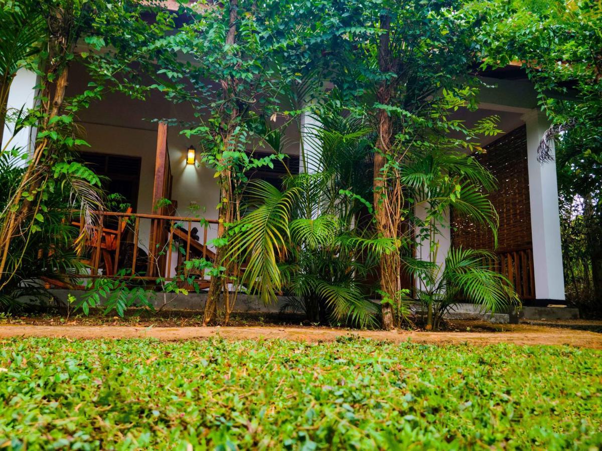 Woodholic Homestay シギリヤ エクステリア 写真