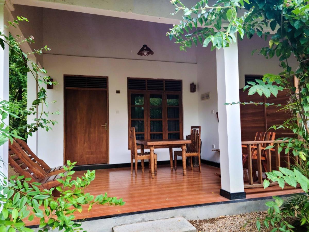 Woodholic Homestay シギリヤ エクステリア 写真