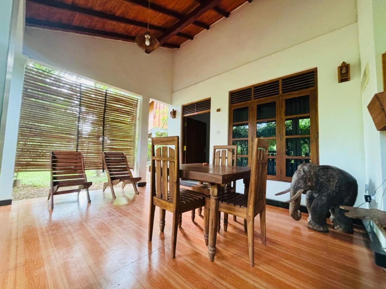 Woodholic Homestay シギリヤ エクステリア 写真