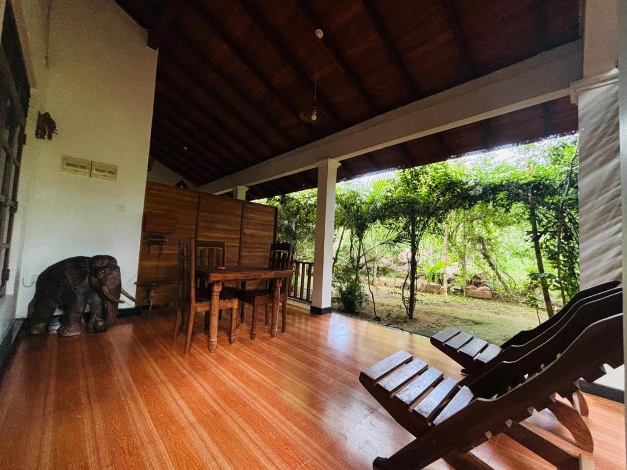 Woodholic Homestay シギリヤ エクステリア 写真