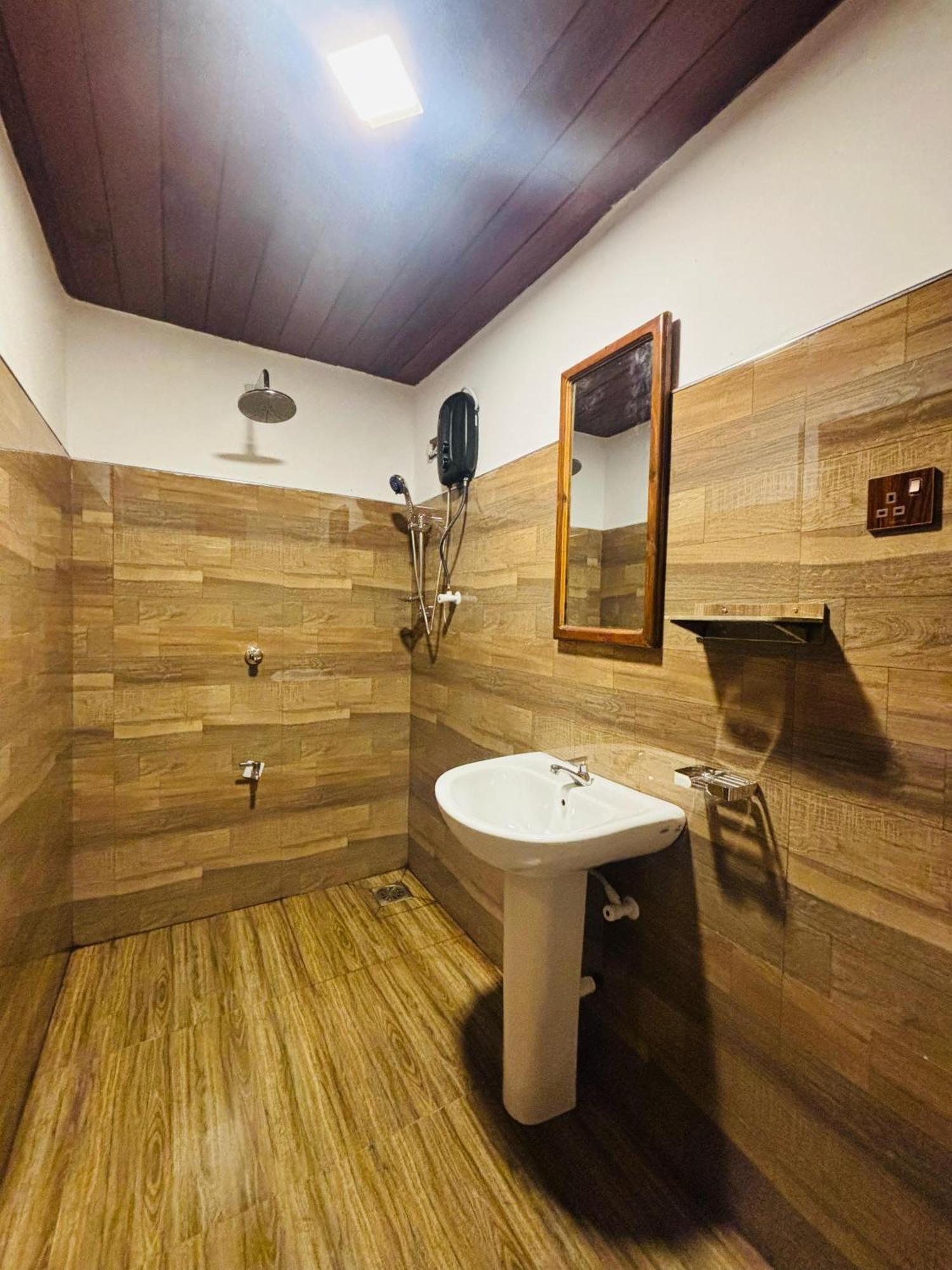 Woodholic Homestay シギリヤ エクステリア 写真