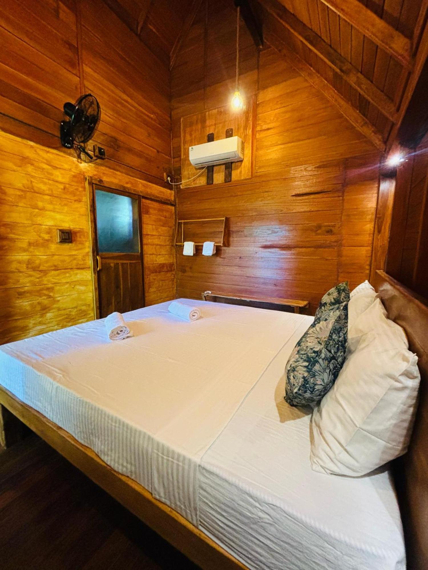 Woodholic Homestay シギリヤ エクステリア 写真